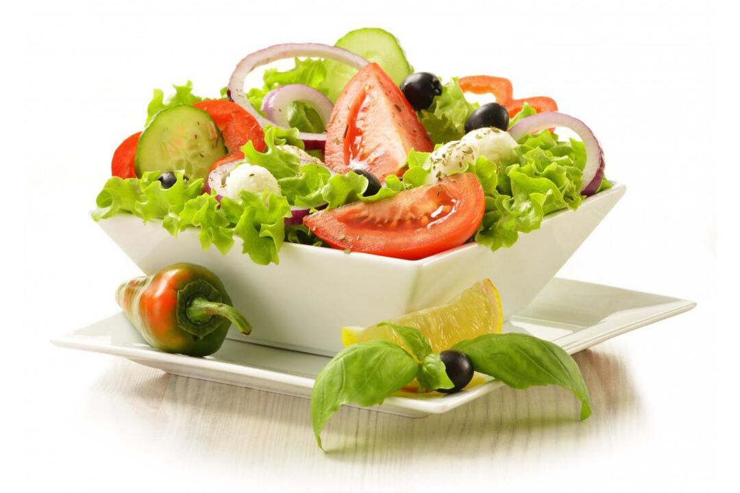 Kimyoviy parhezning sabzavotli kunlarida siz mazali salatlar tayyorlashingiz mumkin